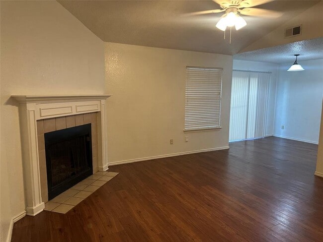 Photo - 16303 Edgemere Dr