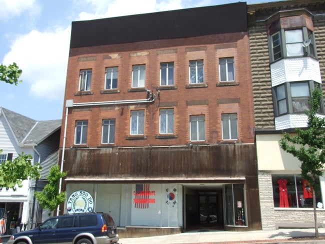 Photo - 25 W Chestnut St