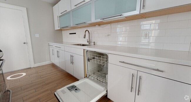 Building Photo - 8 Chapman Pl Unit 2 Rental