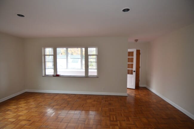 Photo - 4028 Ledgewood Dr