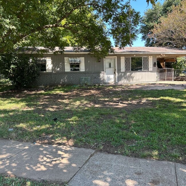 Building Photo - 2802 Hood Dr Rental