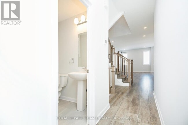 Photo - 645 Hamsa St