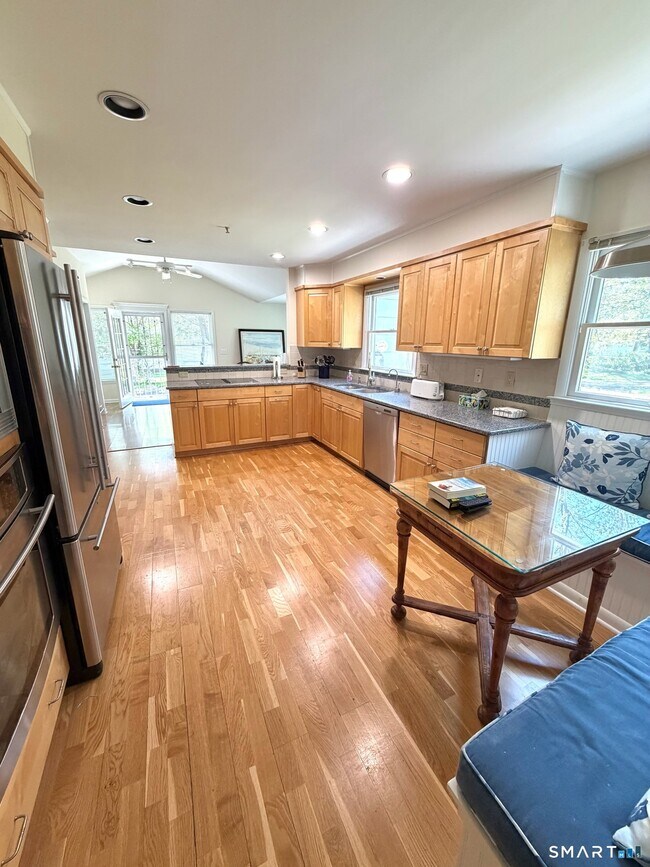 Photo - 511 Roxbury Rd
