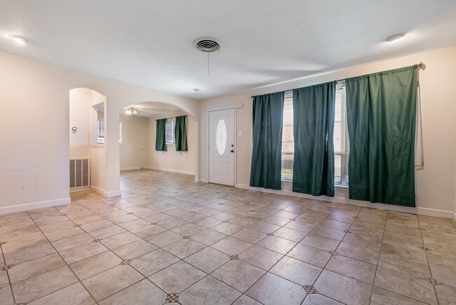Photo - 4704 Lake Louise Ave