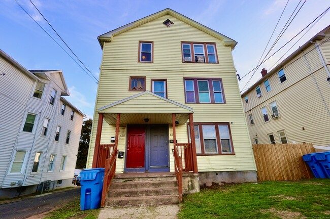 Building Photo - 660 W Main St Rental