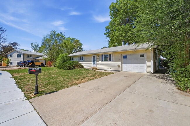 Photo - $2,140.95 - 3 bed/1 bath Home in Berthoud with a large backyard