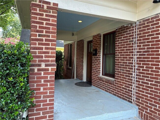 Building Photo - 1088 Sanders Ave SE