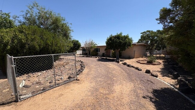 Building Photo - Desert Living in Apple Valley — Spacious Estate with Privacy & Comfort