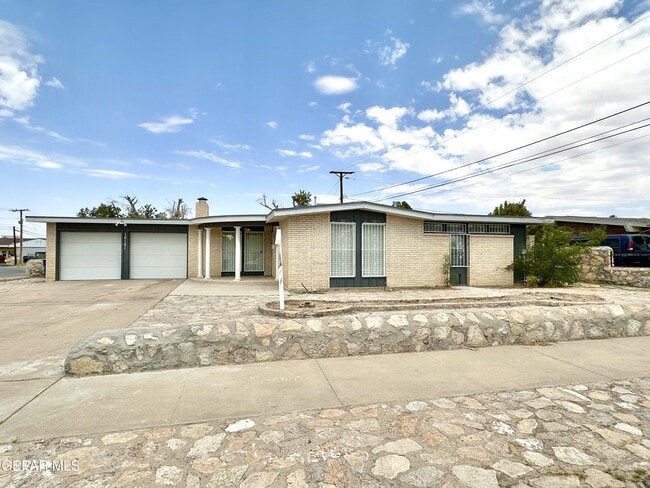 Photo - 10101 Renfrew Dr