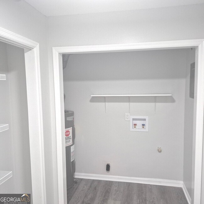 Photo - 190 Springdale Ct