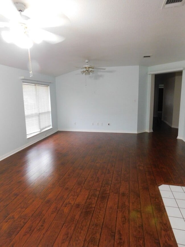 1301 Leah Ln
