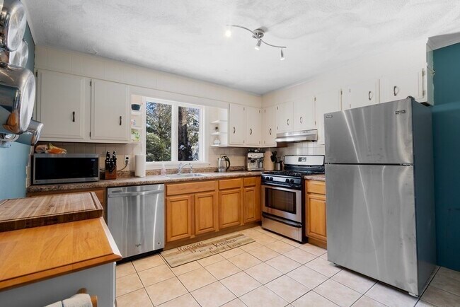 Photo - 180 Jerome St Unidad 1