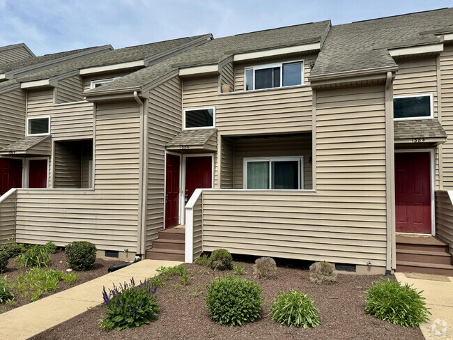 Building Photo - "Rent a floor in this 4-Bedroom Furnished ... Rental