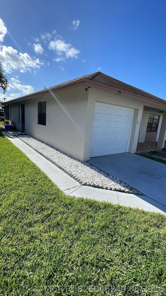 Photo - 1380 Longarzo Pl