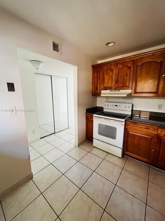 Photo - 724 NE 4th St Unit 5