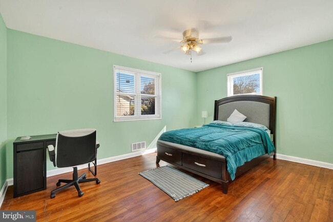 Photo - 224 University Blvd E