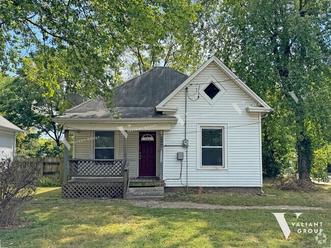 Building Photo - Charming Bungalow-Style, Two-Bedroom, One-... Rental