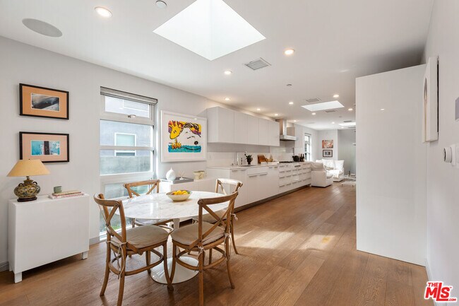 Photo - 329 Westbourne Dr