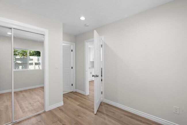 1745 W 39th St