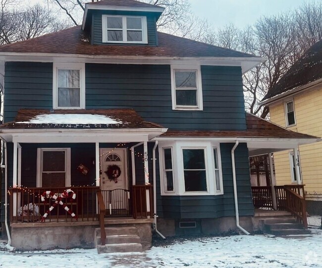 Building Photo - 54 Ellison St Rental