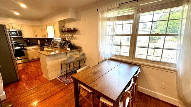 Photo - Larchmont