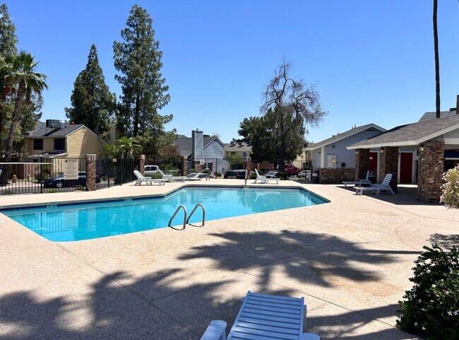 2 Bed / 2.5 Bath Townhouse in Phoenix! - 2 Bed / 2.5 Bath Townhouse in Phoenix!