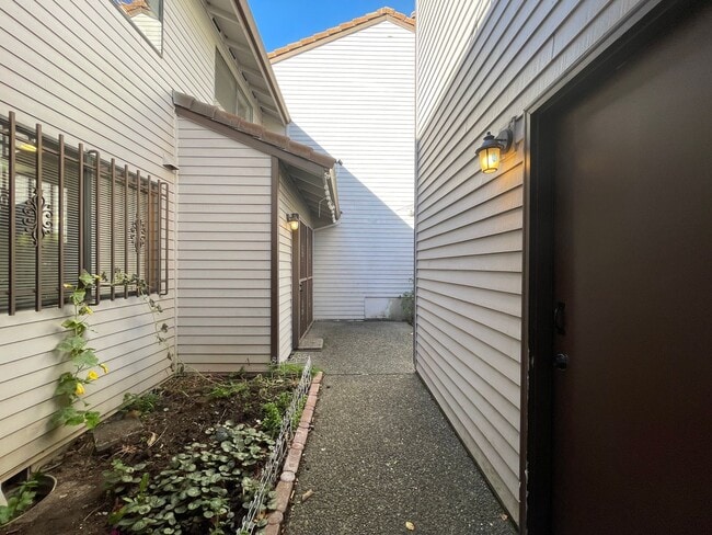 Photo - 2Bd/2Ba Unit Located in a Lovely Private Neighborhood in Happy Valley ~ Detached Garage, Washer &...