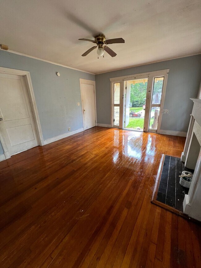 Beautiful 3 Bedroom Home in Queensborough Rental House Rental in