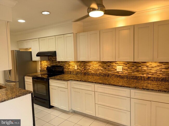 Photo - 9759 Lake Shore Dr