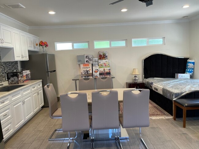 Photo - 20227 Leadwell St