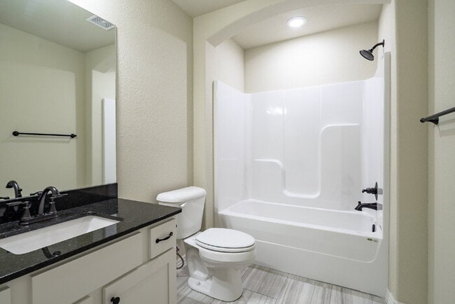 Photo - 921 Sassafras Ln