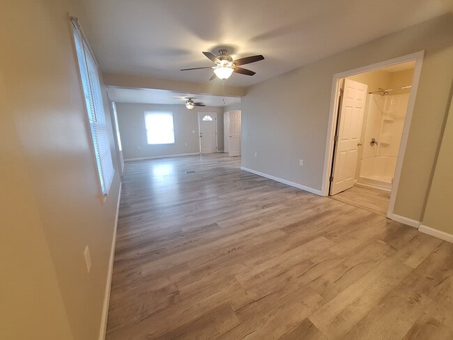 Building Photo - 547 Ronceverte Ave Unit 2