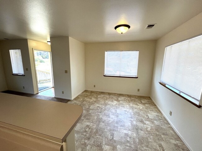 Photo - 2025 Thiel Ave
