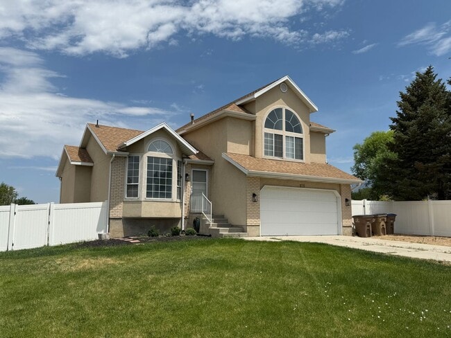 Building Photo - Updated Home in Draper!