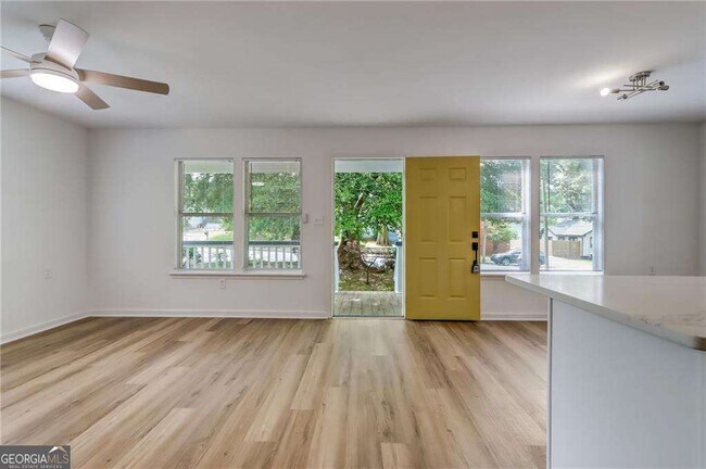 Photo - 996 Washington St SW