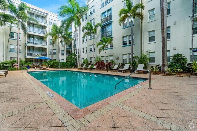 Building Photo - 533 NE 3rd Ave Unit 318 Rental