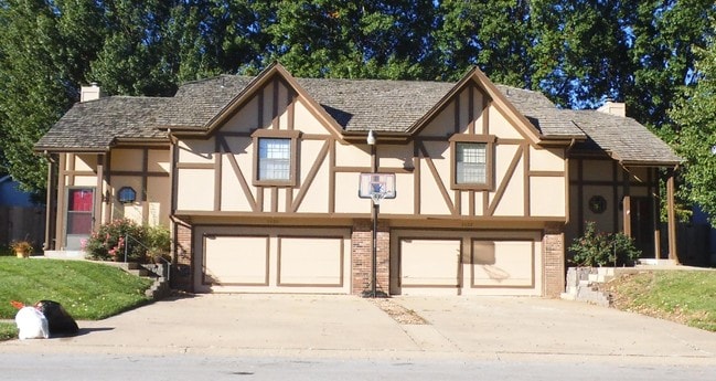 Woods Chapel Duplexes