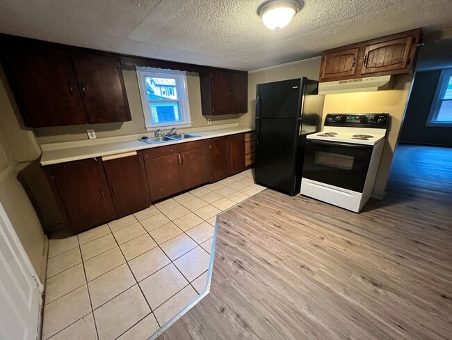 Photo - 16 Western Ave Unit Apt 1