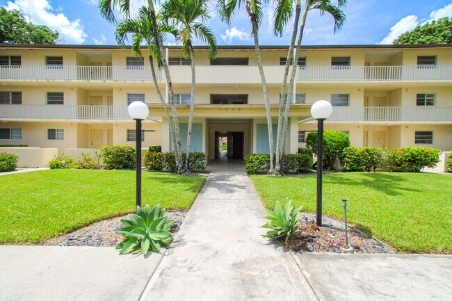 Photo - 1020 Palm View Dr