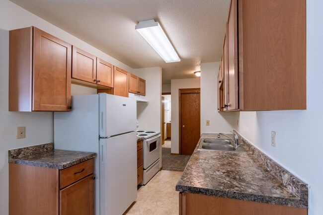 Fargo, ND Schrock Apartments | Kitchen