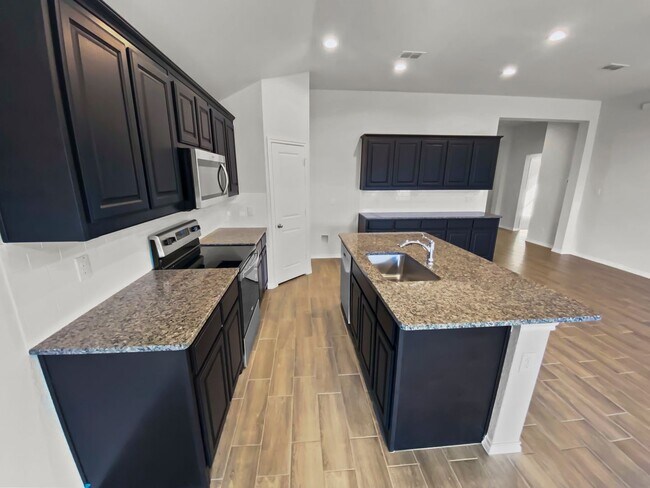 Photo - 10008 Ginkgo Ln