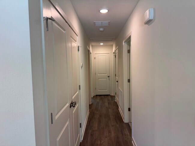 204 Iris Ln