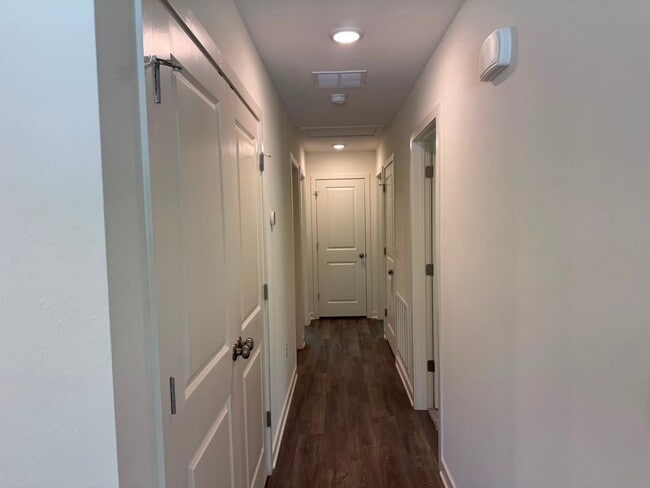 Photo - 204 Iris Ln