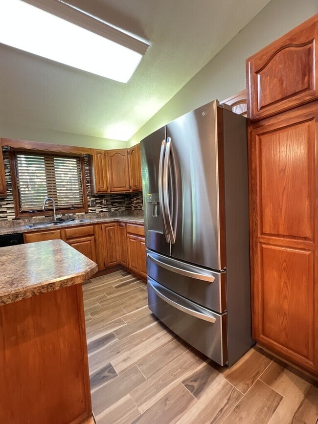 Photo - 4563 Camelot Dr