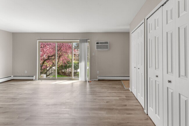 Photo - 2655 Maple (A) Unidad 14