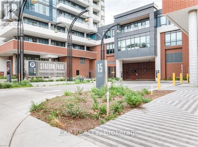 Photo - 15 Wellington St S Unit 708