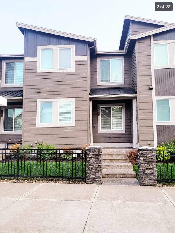 Photo - 4055 SE Century Blvd