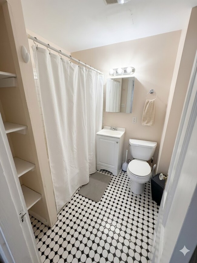 Building Photo - 74 Gore St Unit 2