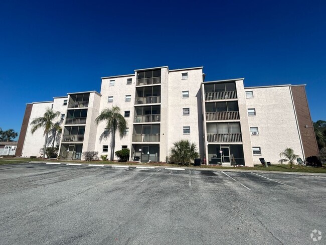 Building Photo - Cozy 1-Bedroom Apartment in Port Richey, F... Unit 301