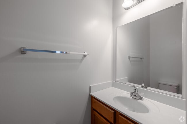 3BR, 3.5BA - 1,960SF - Bathroom